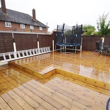 Fabulous 3 Bedroom House , Sleeps Up To 5-7 Guest. South Ockendon Buitenkant foto